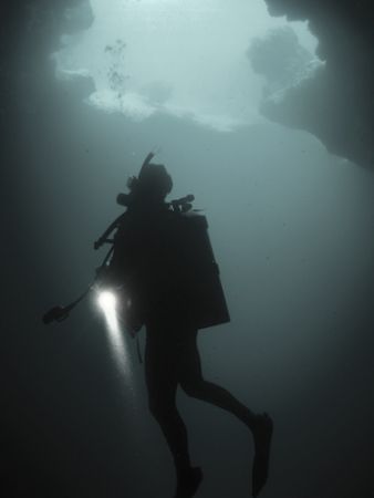 Leaving "Sharks Cave" a few miles east of Dangriga, south... by Martin Spragg 