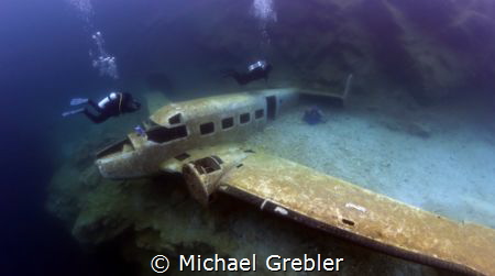 Two divers reach the airplane sunk in Morrison's Quarry. ... by Michael Grebler 