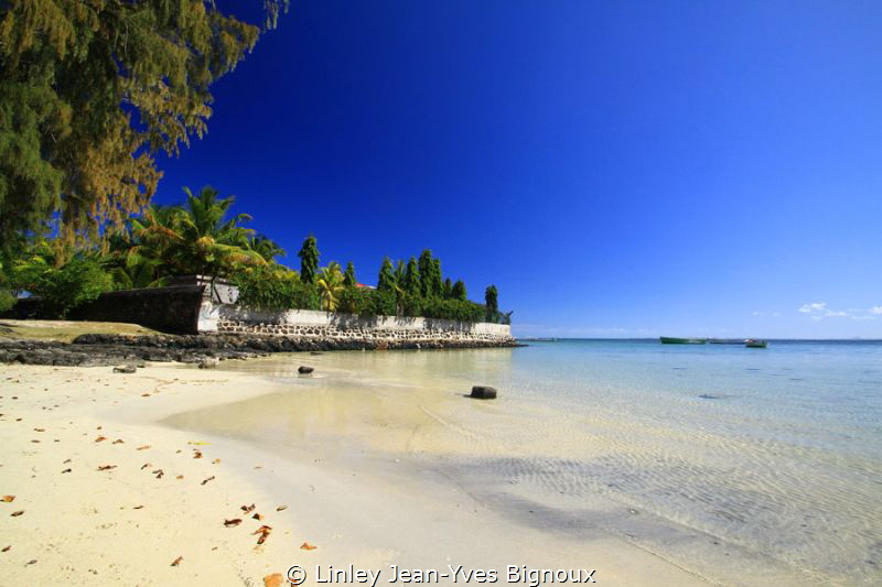 Mauritius Roches Noires -East Coast 
Linley Jean-Yves Bi... by Linley Jean-Yves Bignoux 