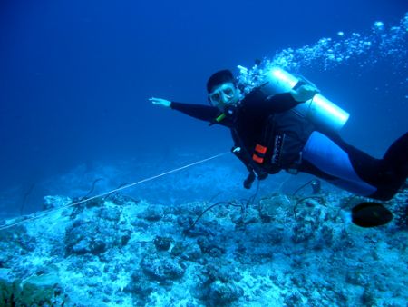 current flying in the Maldives by Jose Vivas 