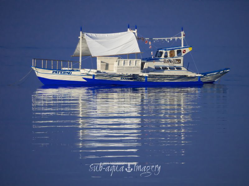 Dive boat off of Maite Reserve by Jan Morton 