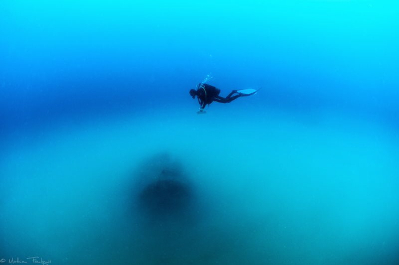 'weightlessness' (artificial reef, Languedoc-roussillon) by Mathieu Foulquié 