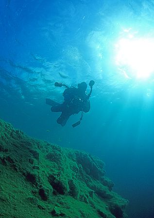 Dirk & sunball.
Capernwray, April 06.
16mm. by Mark Thomas 