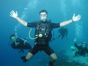 Martin posing underwater by Brenda Van Gestel 