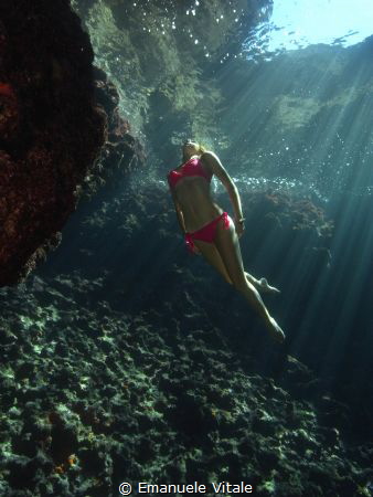 Underwater model in mediterranean sea by Emanuele Vitale 