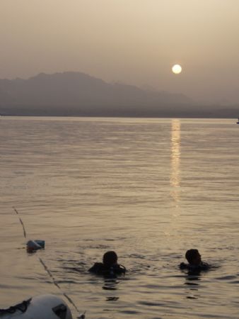 Calm Sea After dive ... As good as it can be. by Yasser Badr 