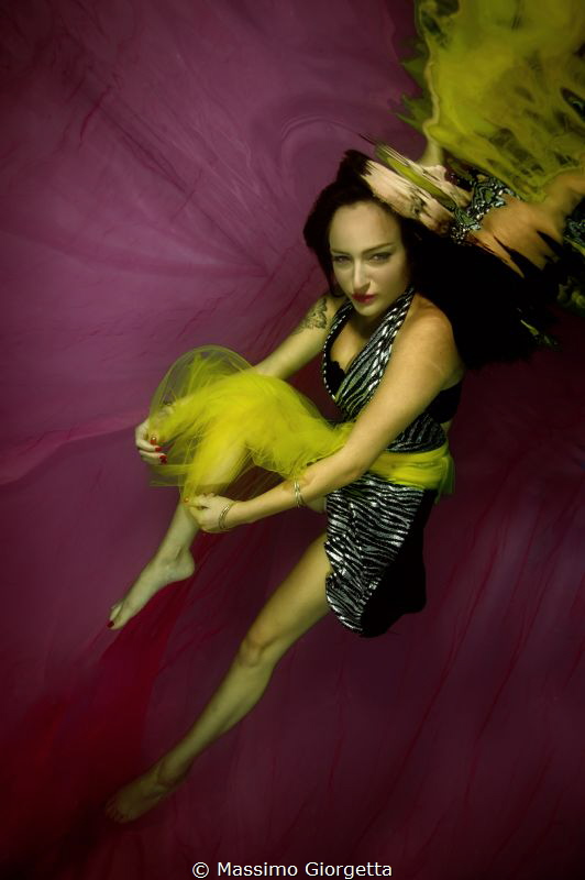 models underwater by Massimo Giorgetta 