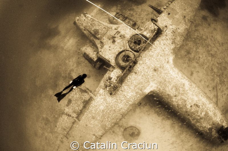 "Fly baby'' , taken in Boracay at 25m on breath hold . Mo... by Catalin Craciun 