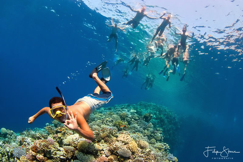 "Follow the guide!" The Blue hole, Dahab, Red Sea. by Filip Staes 