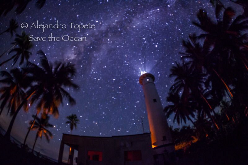 Milky way and Lighthouse, Isla Lobos México by Alejandro Topete 
