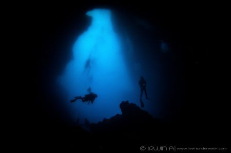 B L U E - H O L E
South Lombok (Belongas), Indonesia. by Irwin Ang 