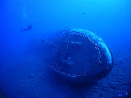 This wreck lays in front of Puerto de Mogan, a small fish... by Arthur Telle Thiemann 