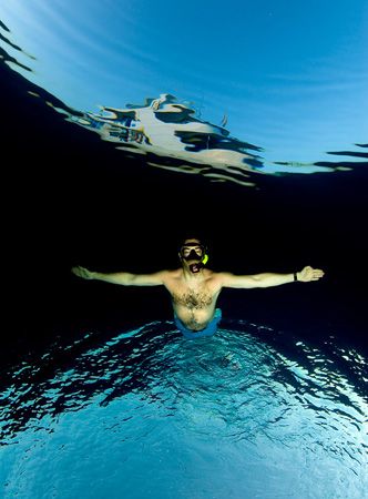Composite image (really !). The 2 images were taken in Sh... by Jean-Philippe Trenque 