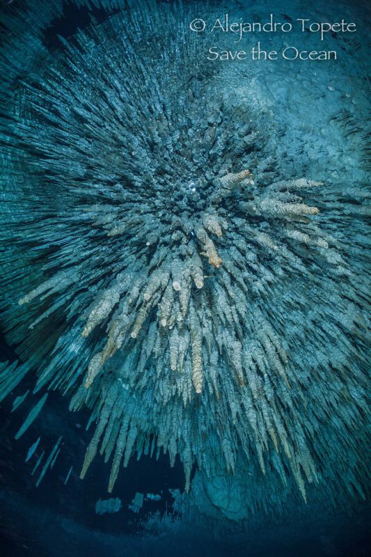 Explosion in Dream Gates, Playa del Carmen México by Alejandro Topete 