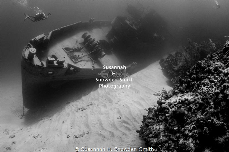 The USS Kittiwake has been rolled into the reef by in Hur... by Susannah H. Snowden-Smith 