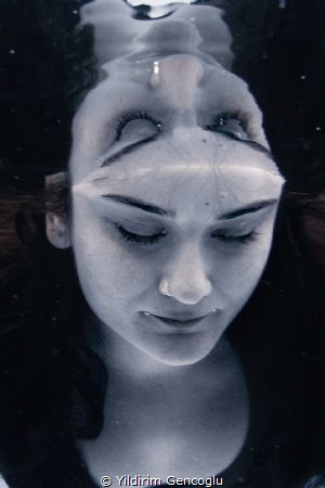 Underwater portait by Yildirim Gencoglu 