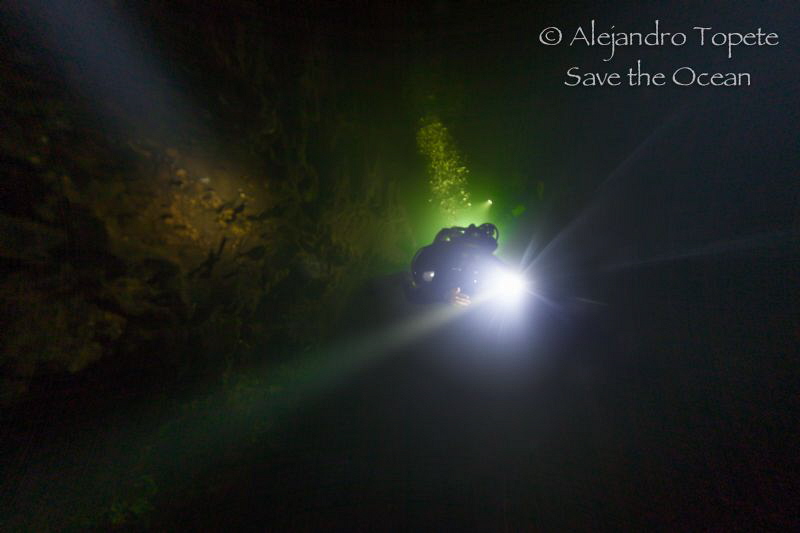 Lights under de cloud, Cenote Angelita México by Alejandro Topete 