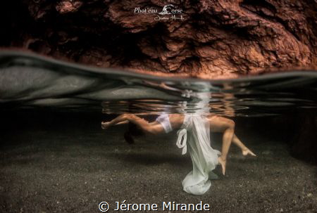 Entre deux mondes by Jérome Mirande 