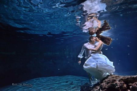 shooting in Meixo cenotes with 3 flashlights by Pierre Violle 
