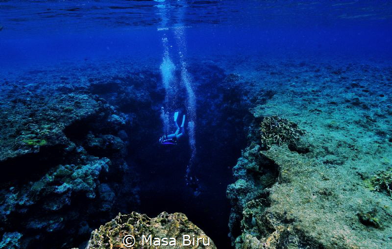 Deep hole by Masa Biru 