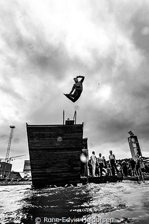A bunch of business leaders were jumping into the 4C wate... by Rune Edvin Haldorsen 