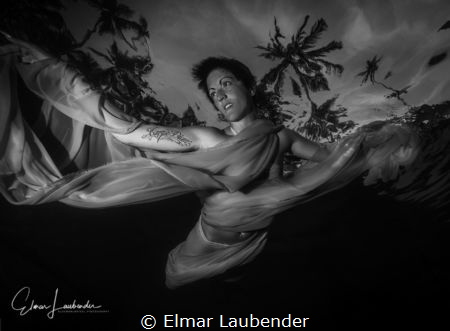 fashionshooting, Bali evening before sundown, awesome light by Elmar Laubender 