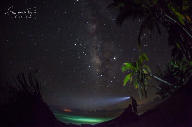 Milky way and the sea, Isla Lobos México by Alejandro Topete 