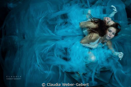 BLUE ... underwater model fantasy photography by Claudia Weber-Gebert 