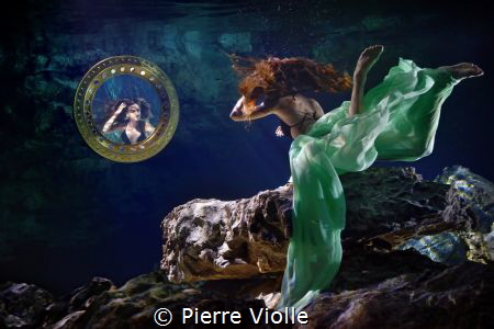 Portrait with mirror in a cenote of the Riviera Maya by Pierre Violle 