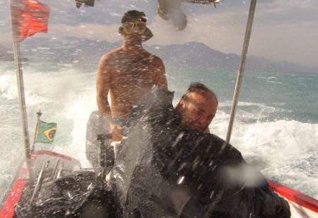 Diving above water!
A funny snapshot! How the weather ch... by João Paulo Krajewski 
