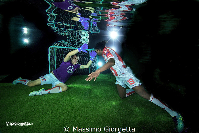 picture in swimmingpool by Massimo Giorgetta 
