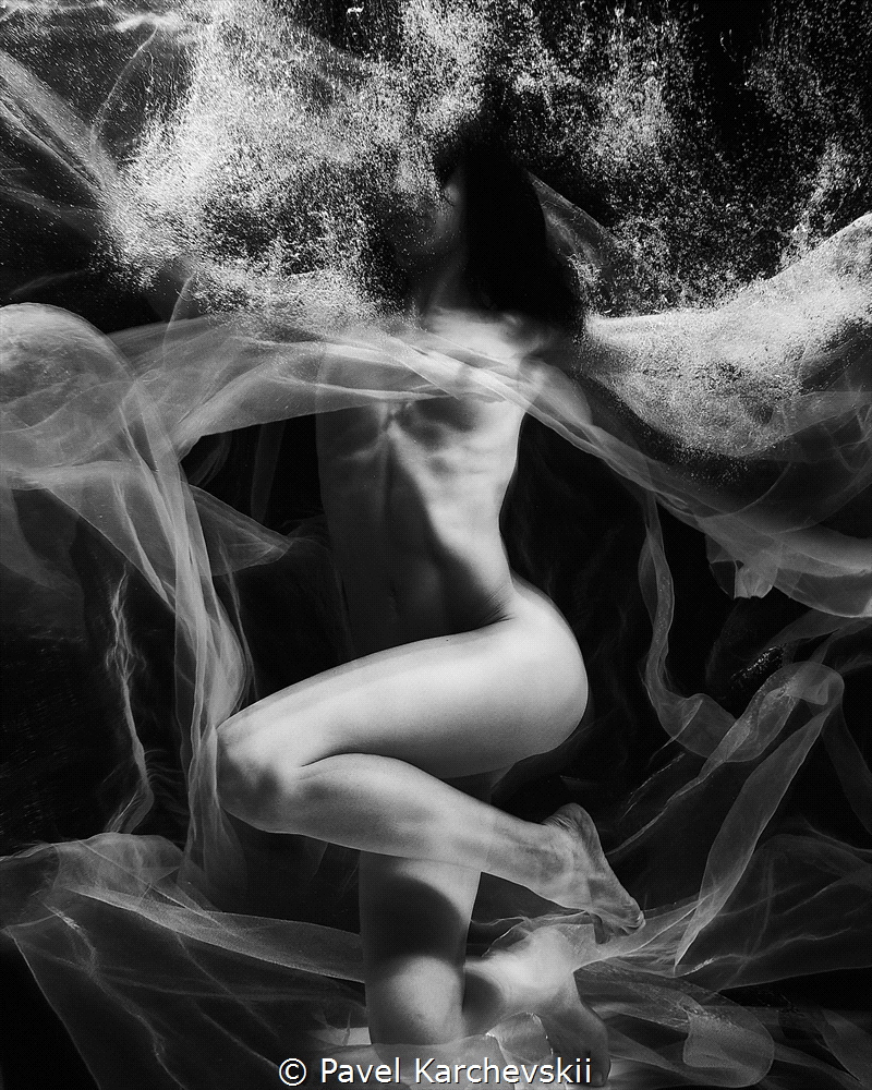 Underwater shooting in the studio by Pavel Karchevskii 