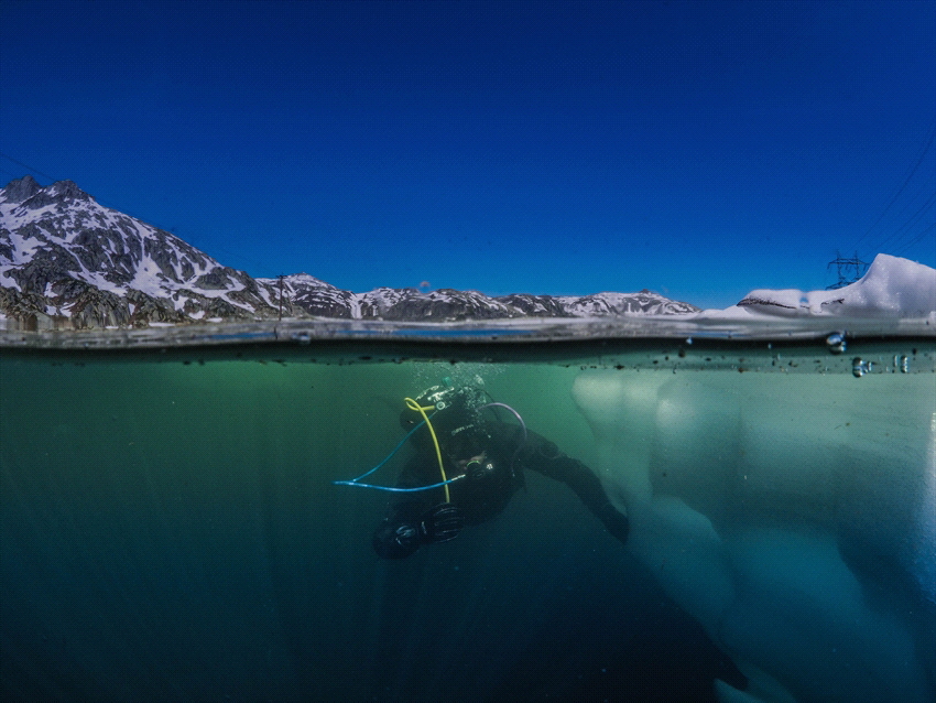 Icediving on the Gotthardpass. Over 2100m height. by Brenda De Vries 