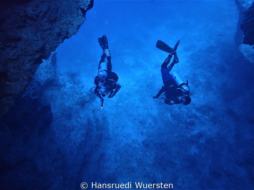 Divers entry the cathedral Pescador.The Cathedral entranc... by Hansruedi Wuersten 