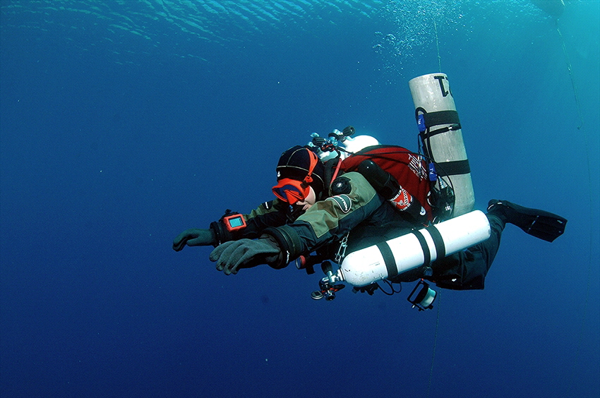 Tec diver in a lake in germany by Andy Kutsch 