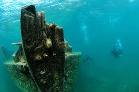 Sweepstakes wreck, Tobermory, Ontario. D70, no strobe. by David Heidemann 