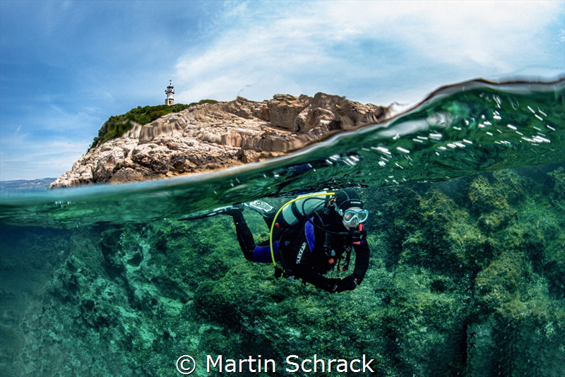 Man erzählte sich, dass der Leuchtturm einst von einem Fi... by Martin Schrack 