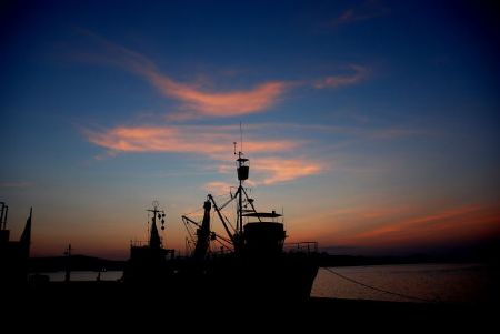 waiting for darkness to go night diving.
Nikon D80 by Andy Kutsch 