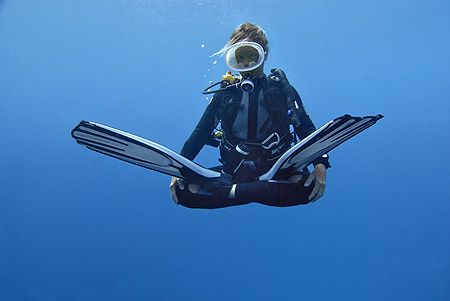 nikon D200 in sealux housing - vakarufalhi-ari atoll-girl... by Manfred Bail 