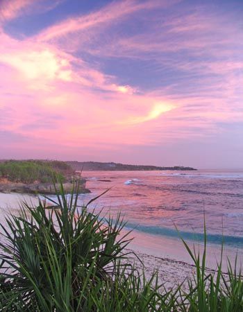 Dream Beach sunset, Nusa Lembongan - Indonesia by Penny Murphy 
