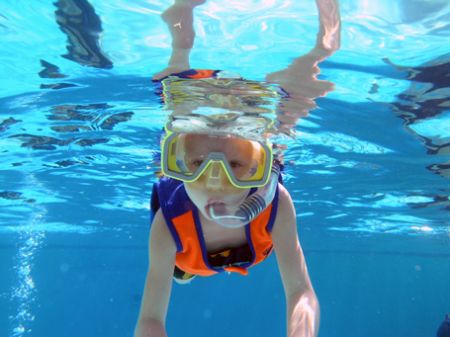 
 " kinder-diver ". by Nicolas Pohl 