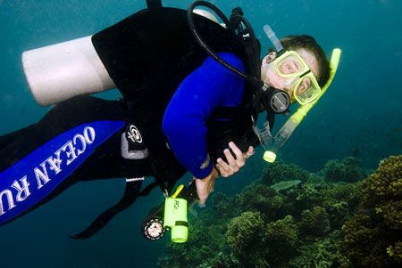 Eric in Fiji by Larissa Roorda 