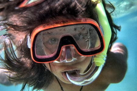 snorkeling - Nikon coolpix 5000 by Nicola Cadel 