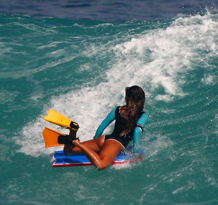 "360". Boogie-boarding in Hawaii can be a spectator sport... by Mathew Cook 