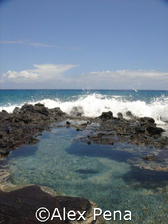 the perfect jacuzzi only with small swells. sandy beach, ... by Alex Pena 
