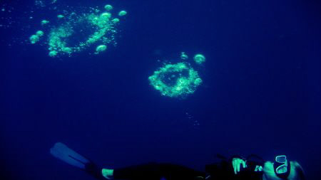 blowing bubbles - pearl farm, samal island. canon ixus60 by Carlos Munda 