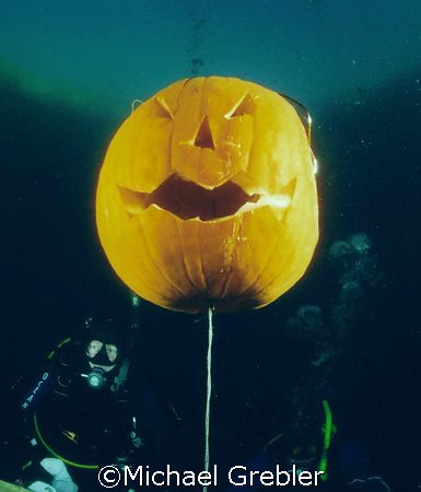 Underwater Pumpkin carving in Morrison's Quarry, Quebec, ... by Michael Grebler 