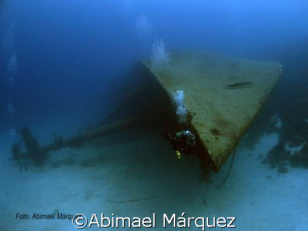 Evelio at the Hilma Hooker, Bonaire by Abimael Márquez 