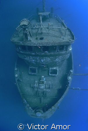Over the wreck by Victor Amor 