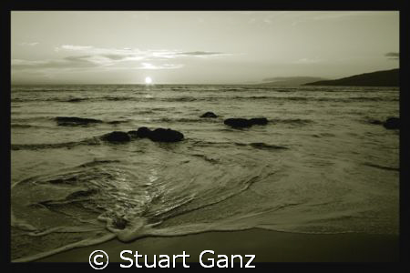 Maui Sunset taken with 24mm lens F7.1 1/200s ISO 100 by Stuart Ganz 